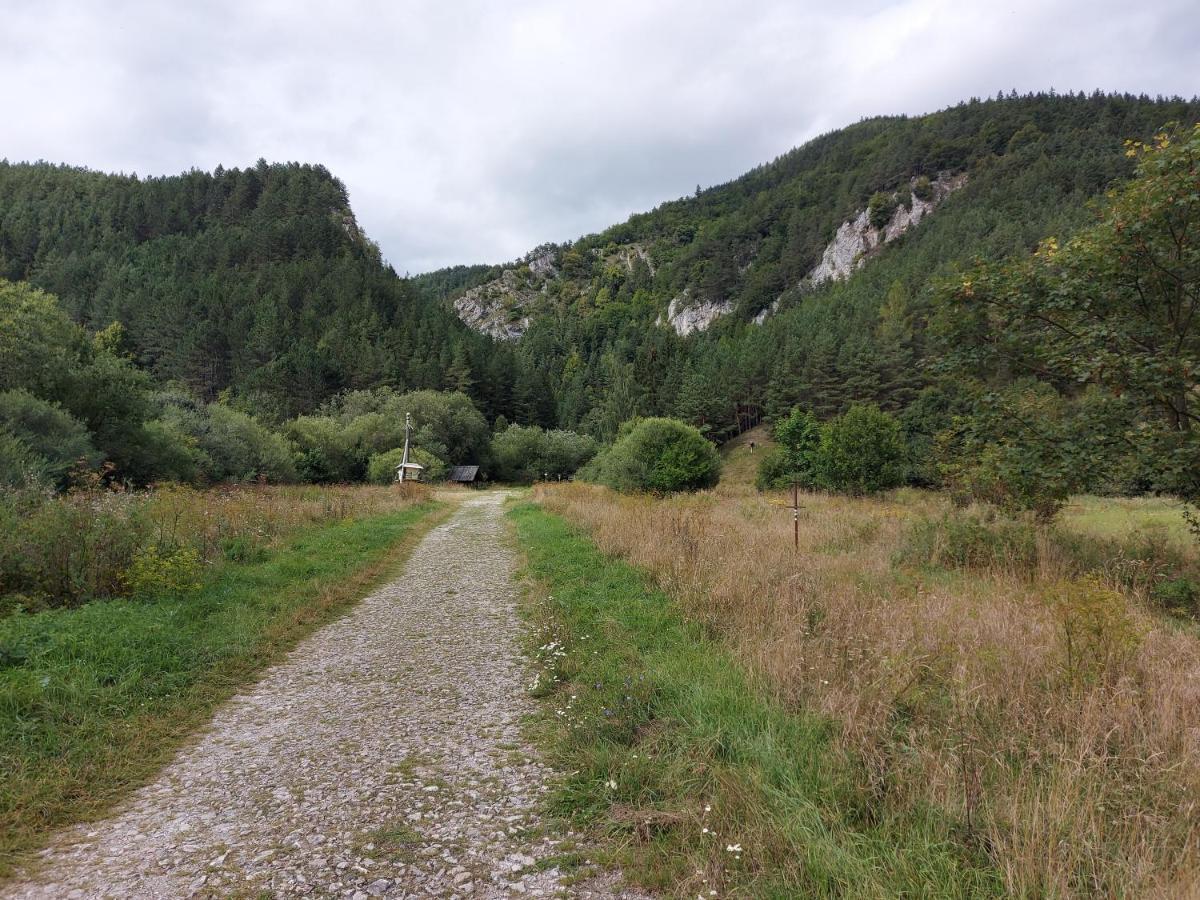 Chalupy Tri Grose Vlasky Bešeňová Exteriör bild