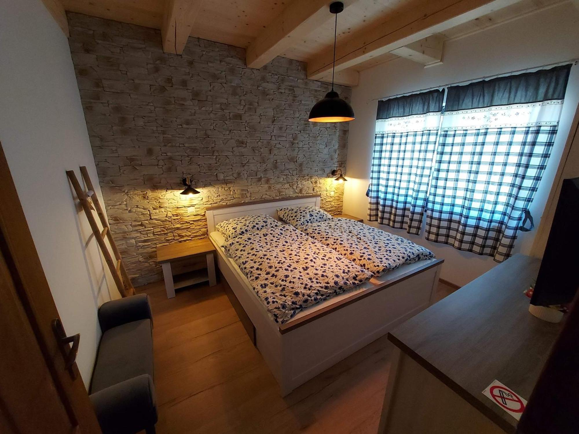 Chalupy Tri Grose Vlasky Bešeňová Exteriör bild